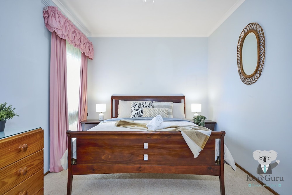 Kozyguru | Glen Waverley | Family Home & Backyard