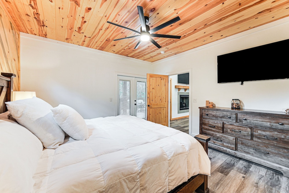 6 Mi to Broken Bow Lake: Home w/ Game Room!