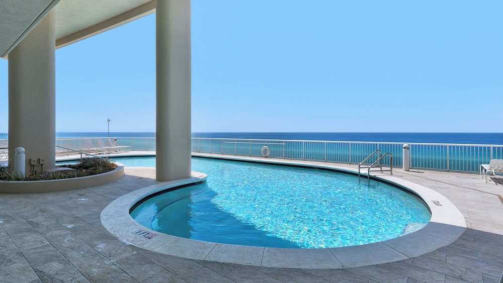 2BR Gulf Front Condo w/ Pool, Gym, Hot Tub + Free Attraction Tickets!