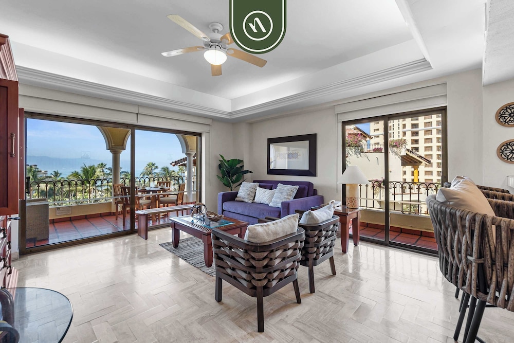 Beachfront 2 BR Condo - Beach - Pools - Tennis