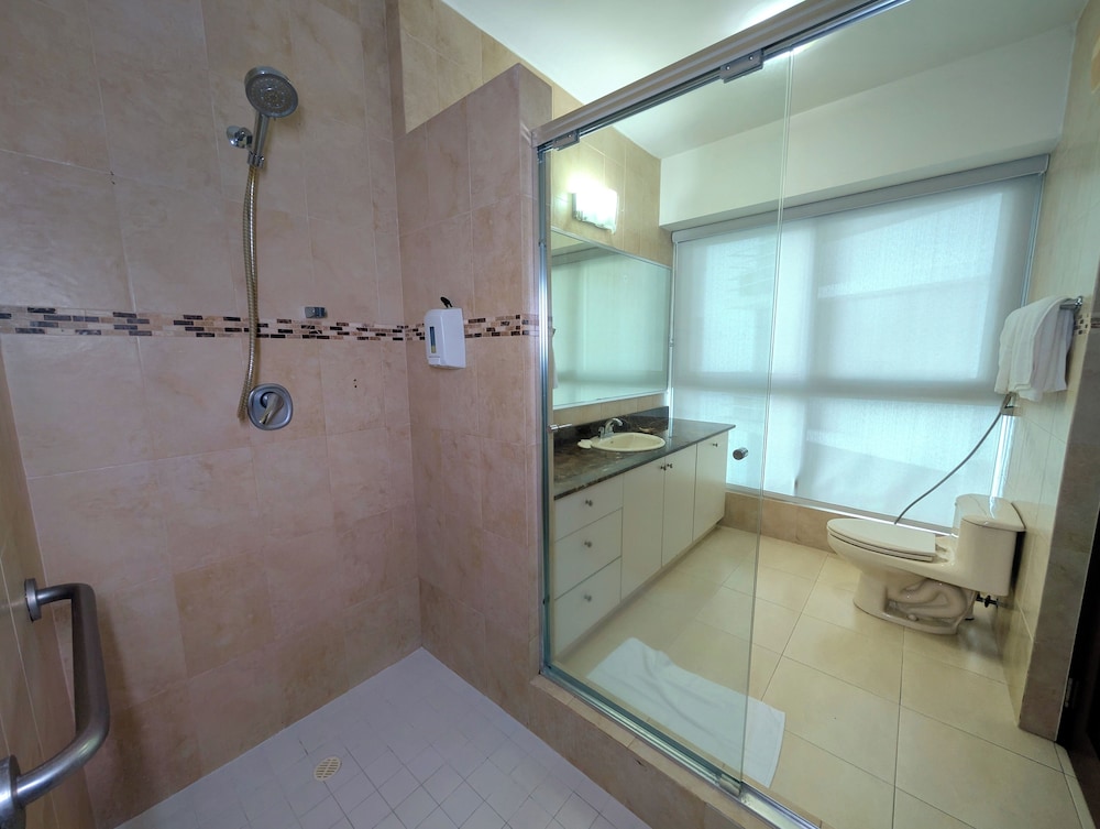 YC 2307 l Av Balboa 2 BDR Bay view