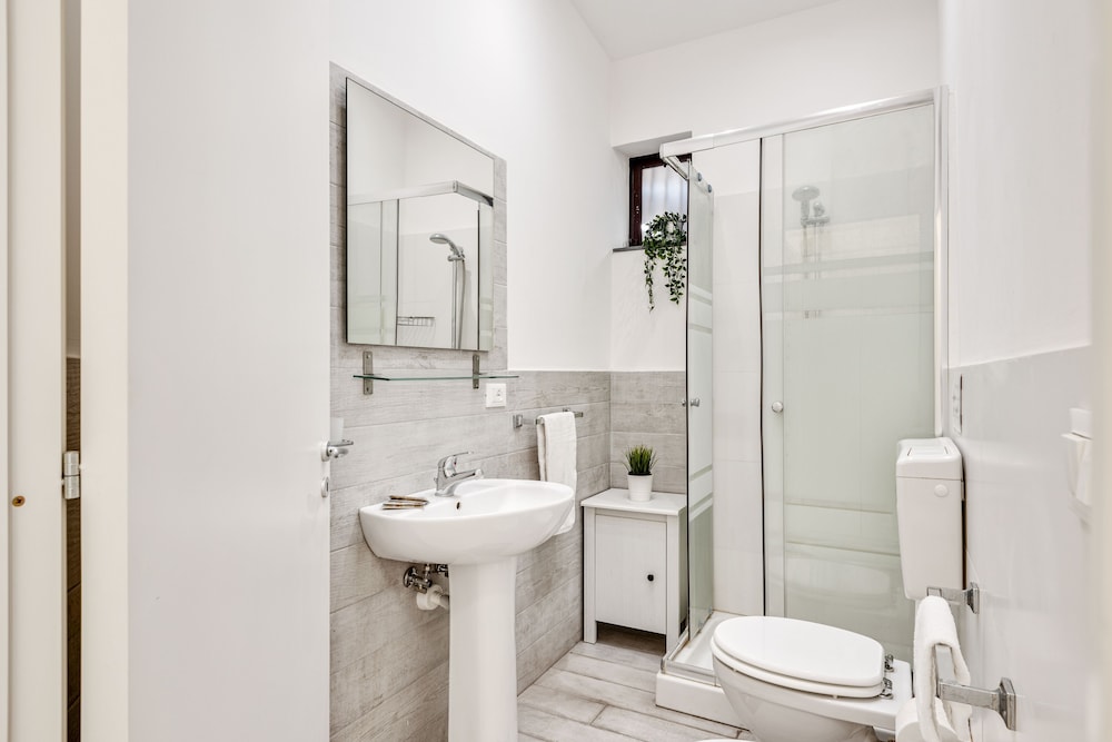 Maculnia BEIGE en Catania — bathroom