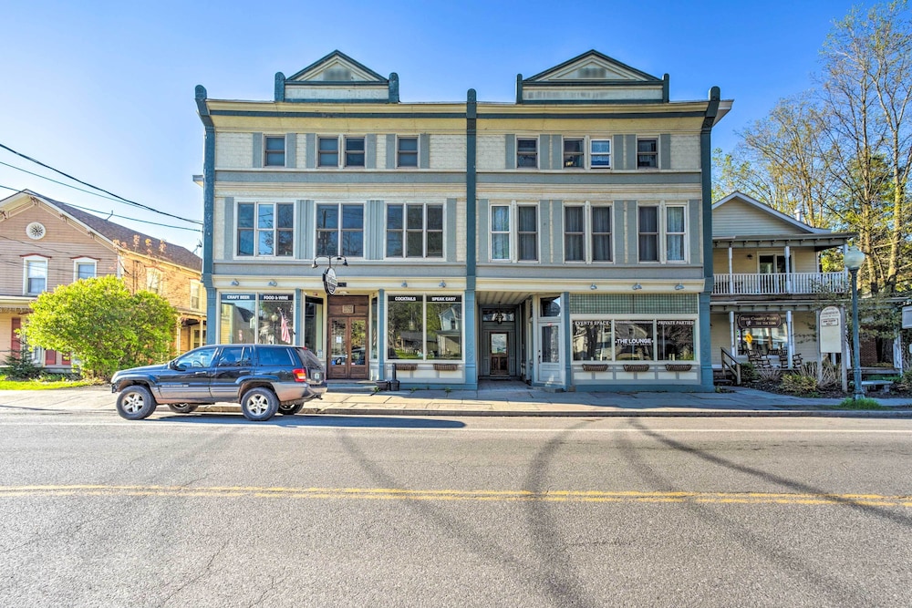1/2 Mi to Windham Mtn: Main Street Condo view 3