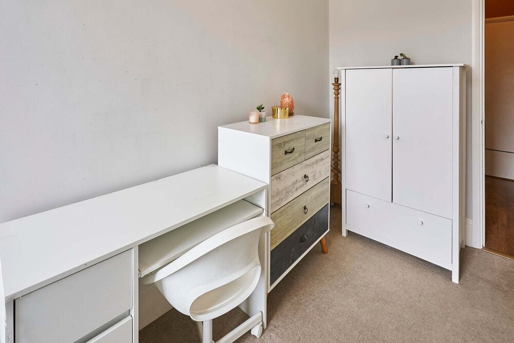Host Stay Mermaid Hove