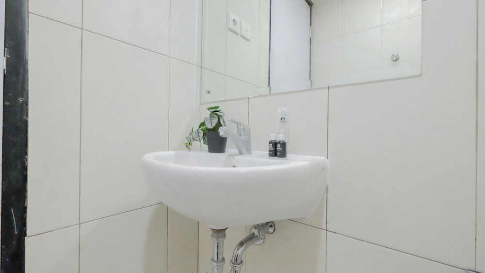 New Furnished And Elegant 2Br At Nifarro Park Apartment
