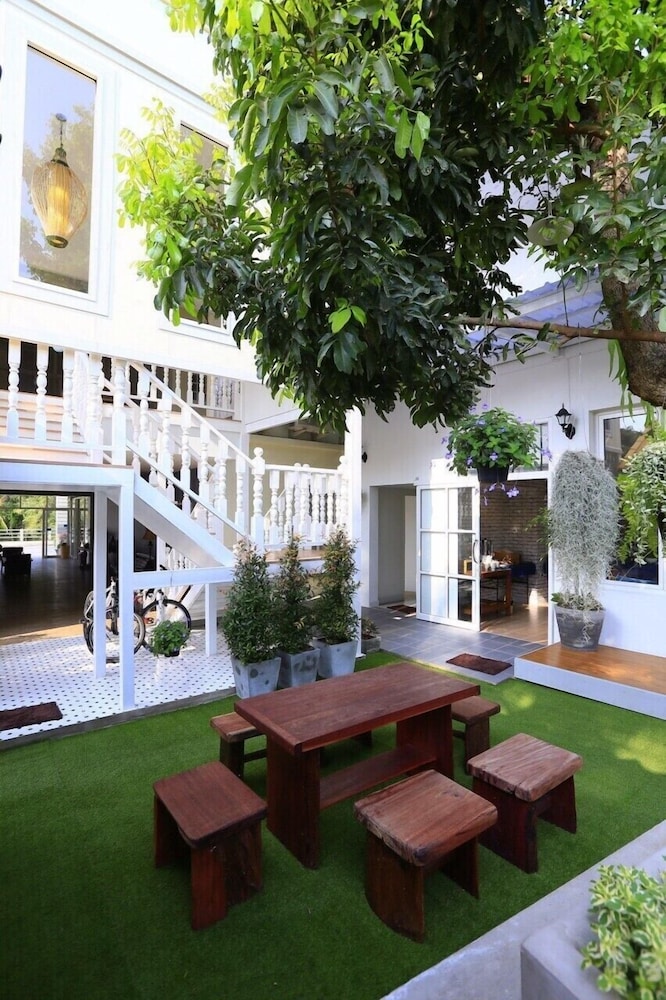 Baan Iyara Boutique City Hotel