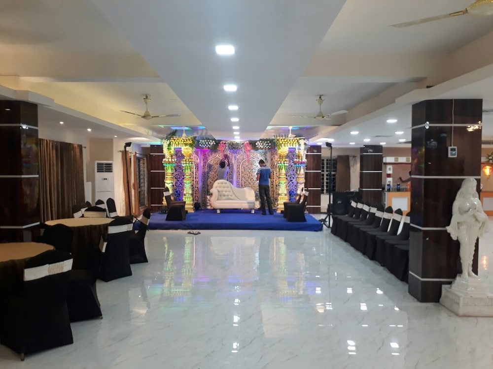 Hotel Akash Sarovar