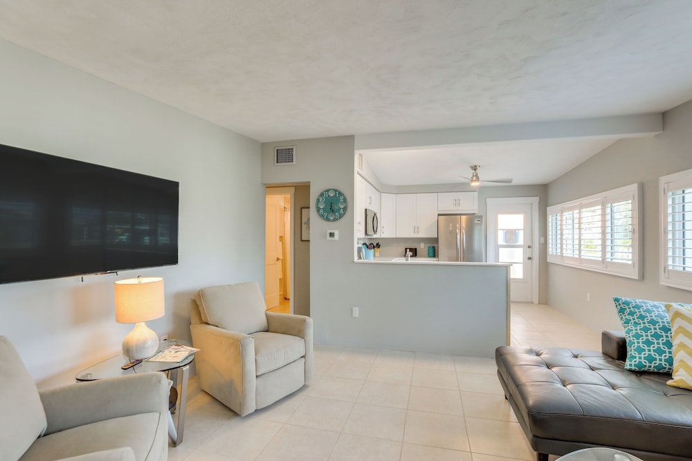 Walk to Beach: Pet-friendly Oasis on Manasota Key!