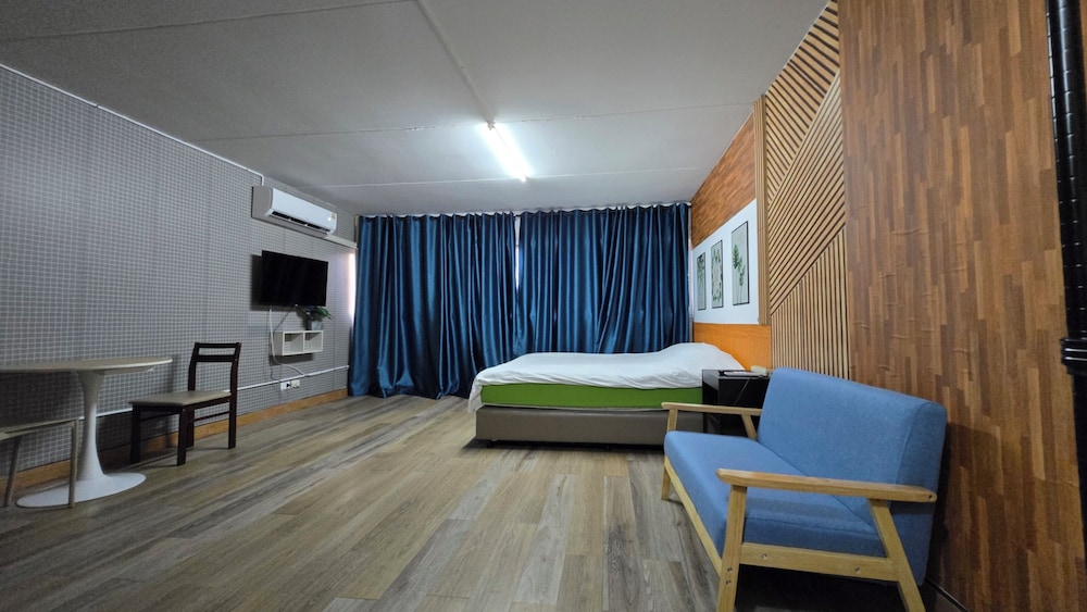 IMPACT Muang Thong Thani,daily rental room, Muang Thong Popular Condo C5