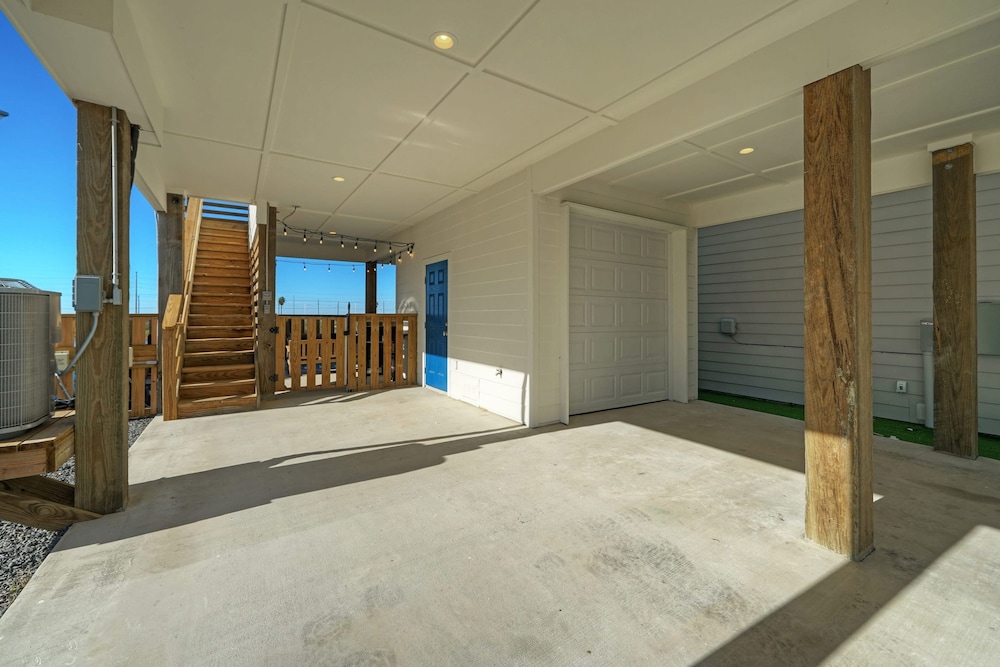 Cart-friendly Boardwalk to the Beach Private Pool Firepit Pond Views Bayview