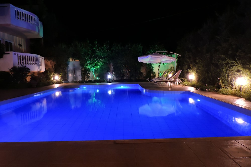 Golden Rose Suites