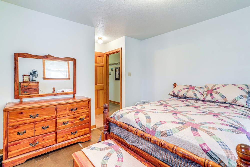 1 Mi to Dtwn Mountain View: Home w/ Deck