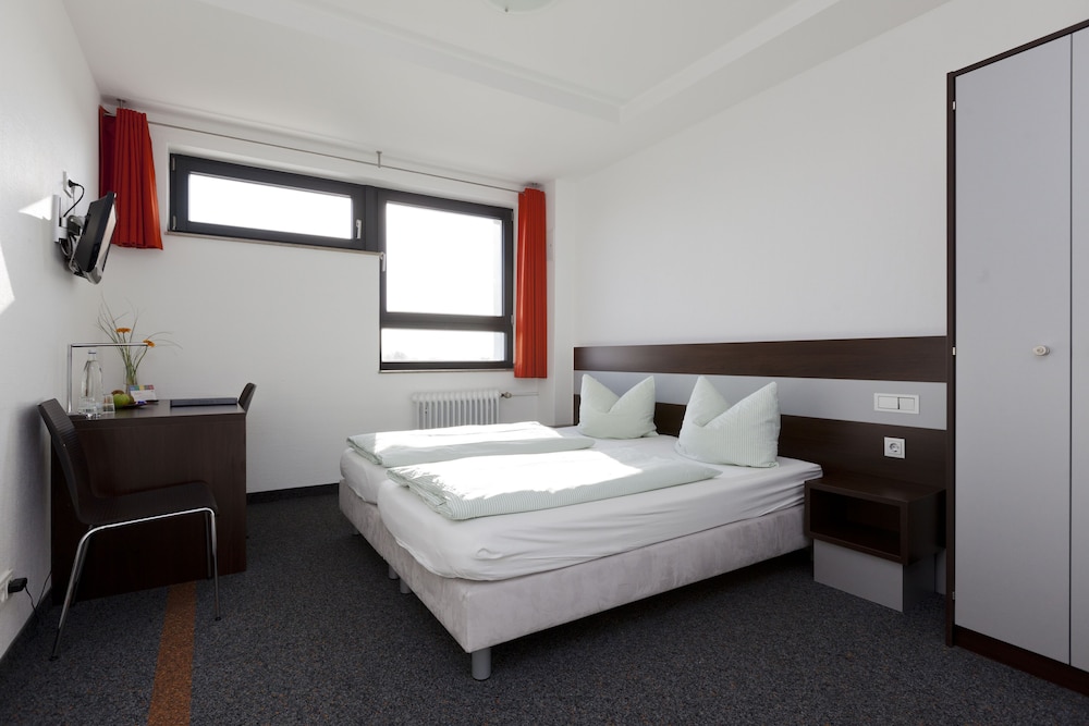 DJH City-Hostel Köln-Riehl view 4