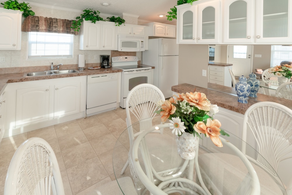 Sebring Vacations - Buttonwood Bay RV Resort - Property Image 27