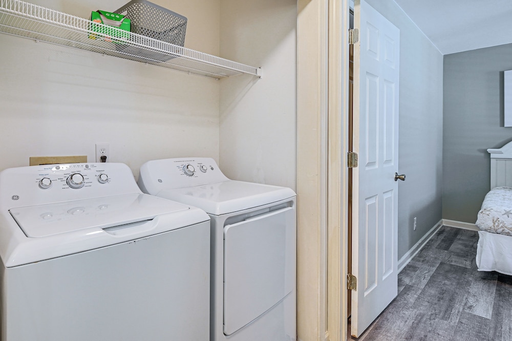 Walk to Ocean: Condo w/ Balcony in Myrtle Beach!