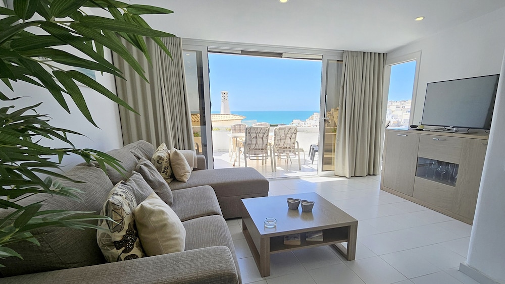 Albufeira Blue Wave Retreat 64