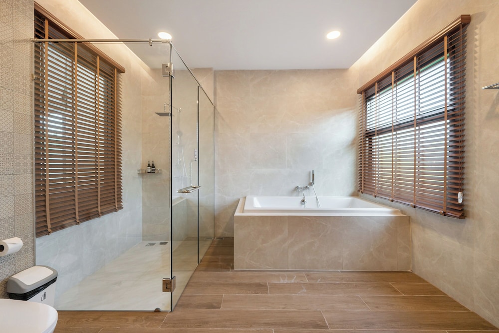 Mövenpick Pool Villa 6BR