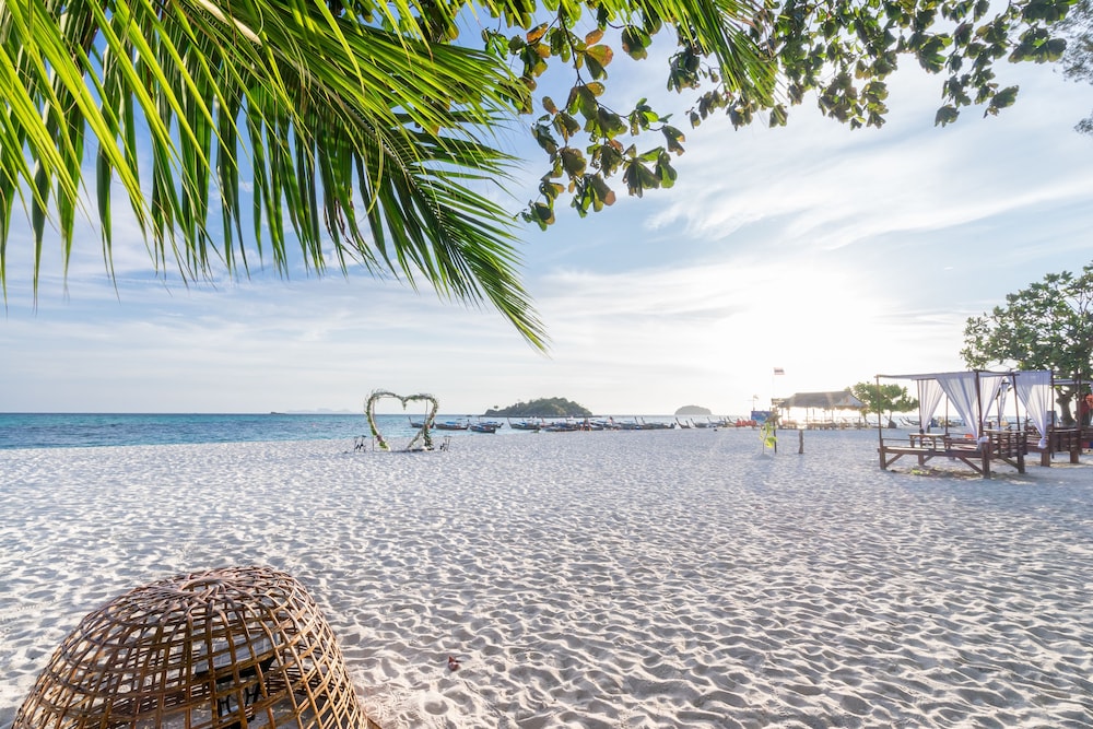 Lipe Beach Resort