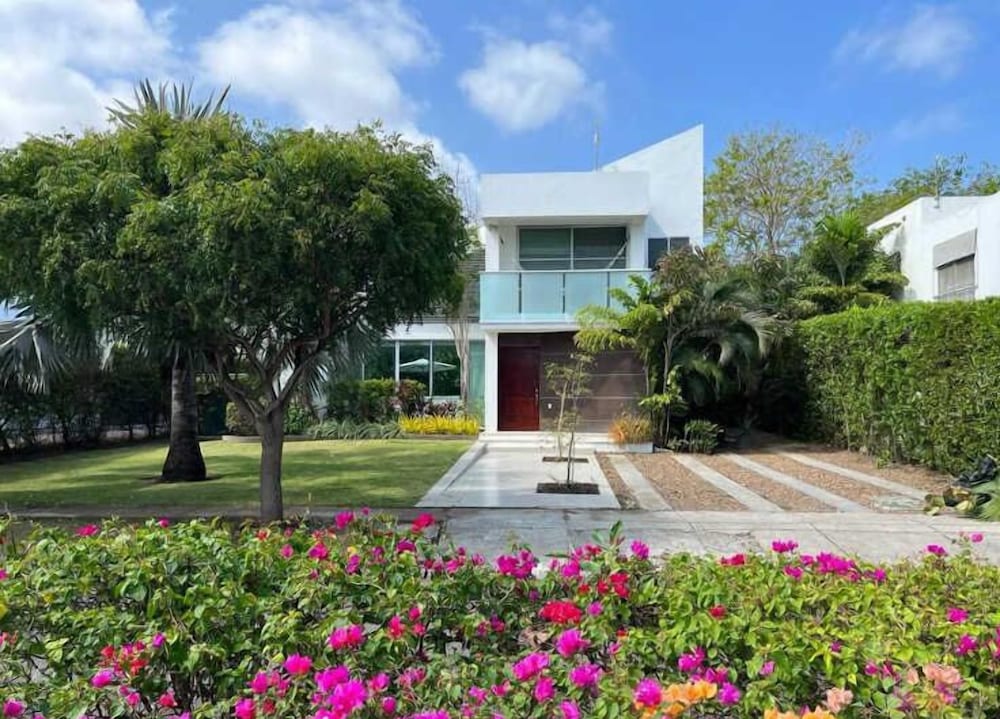 NOK Luxury 4BR Pool Villa in Manzanillo Cartagena