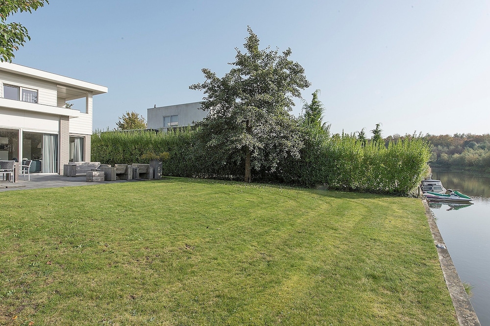 Luxury Villa in Harderwijk With Garden view 4