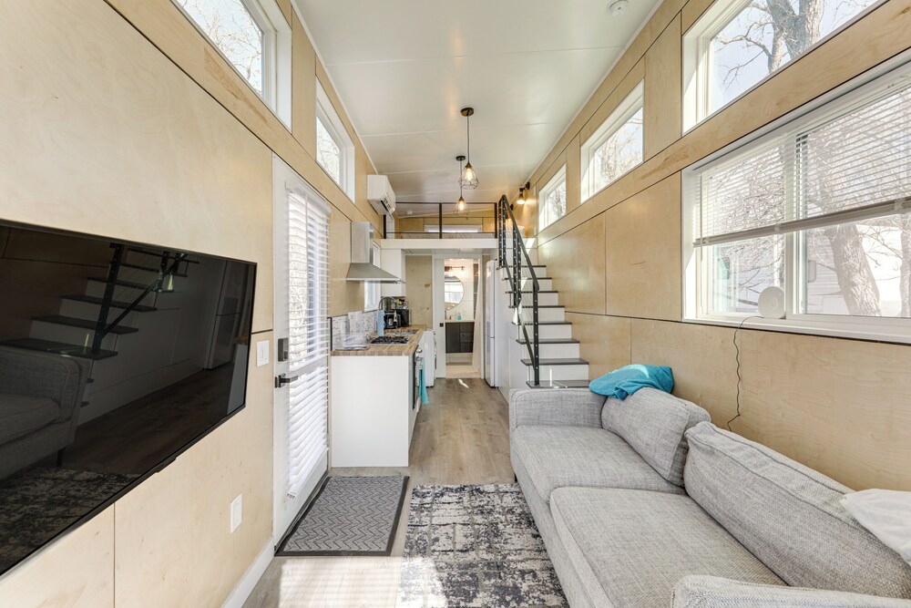 Hiking & Creek: Manor Tiny Home in Forest Retreat