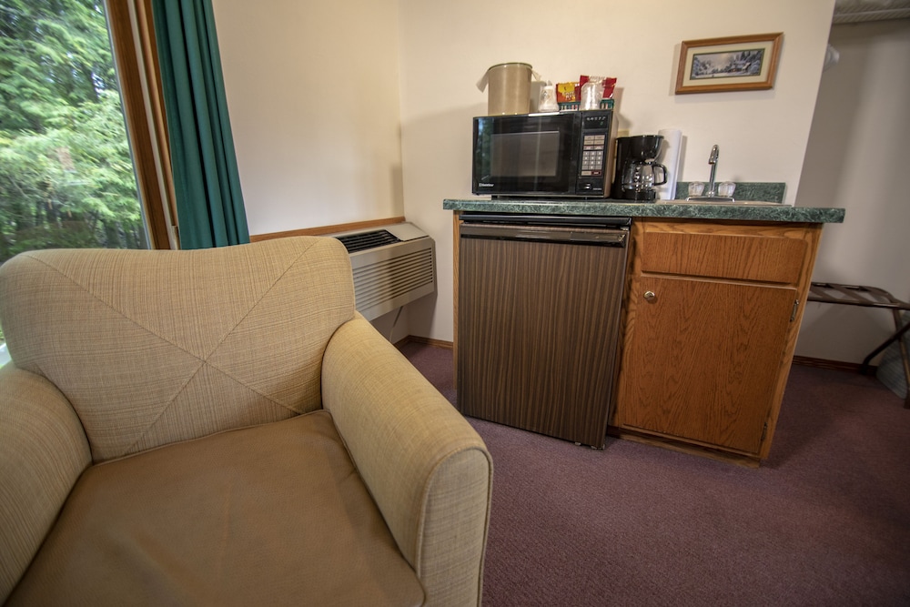Ridges Inn & Suites
