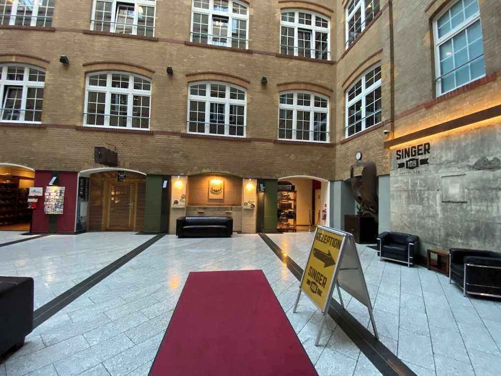 Singer109 Hostel