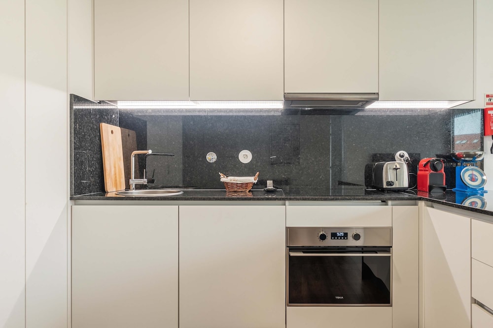 Liiiving in Matosinhos - Warm Vintage Apartment