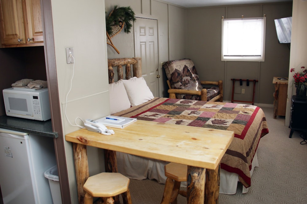 Fawn Valley Inn: Cabana 1 Bedroom Apts view 3