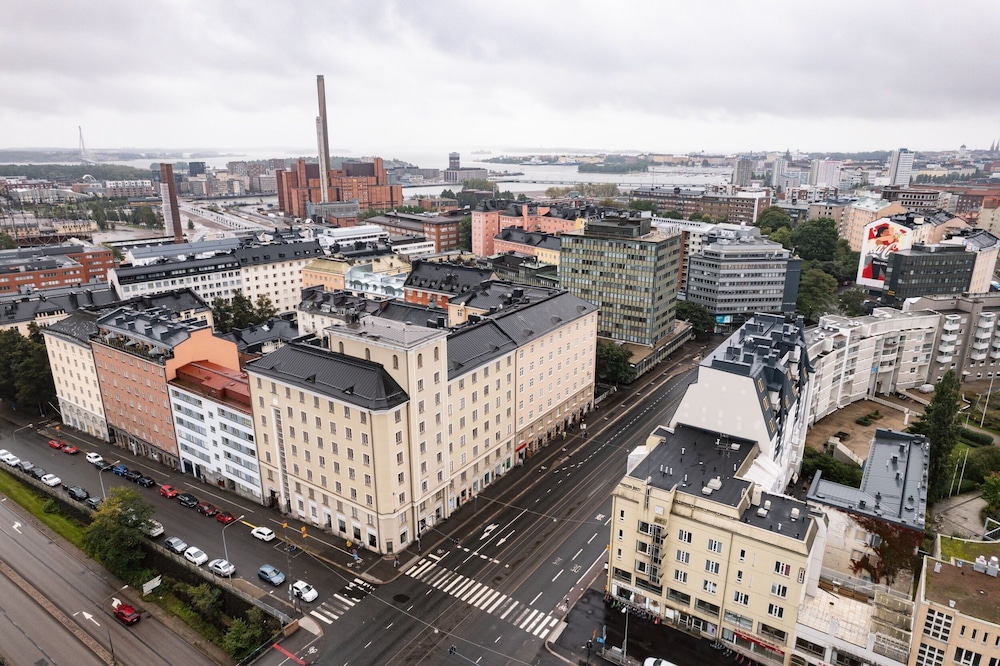 Modern Top-Floor Apt. in Helsinki