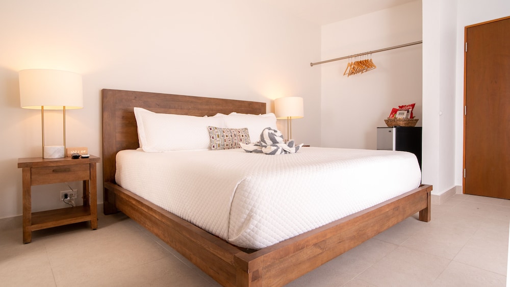 Lazy Parrot Inn - Property Image 33