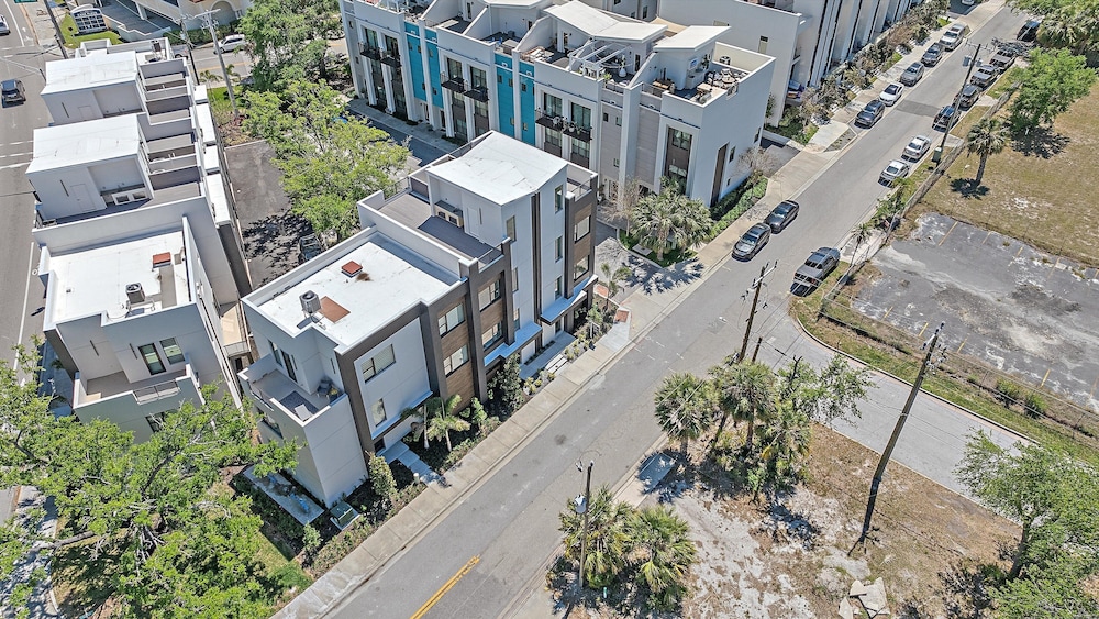 Uptown Oasis 3 Bedroom Townhouse