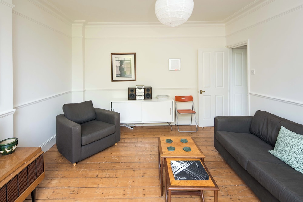 1BD Flat Stoke Newington Well Connected City Centre