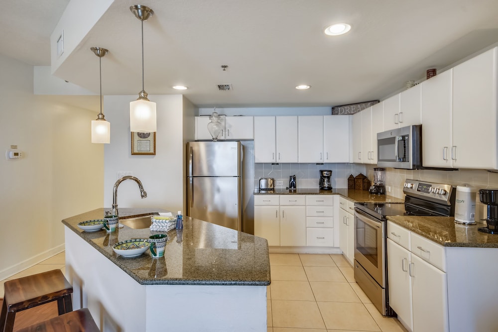 Grand Panama Beach Resort by Book That Condo