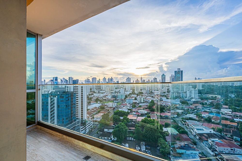 w Prestigious 2BR w Perfect Balcony View