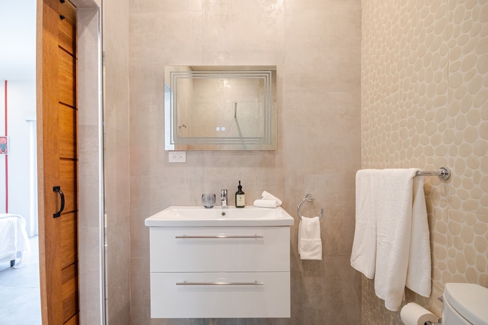 Modern Trestrapi Beach Villa 8 bed 8 Bath 2 Pools