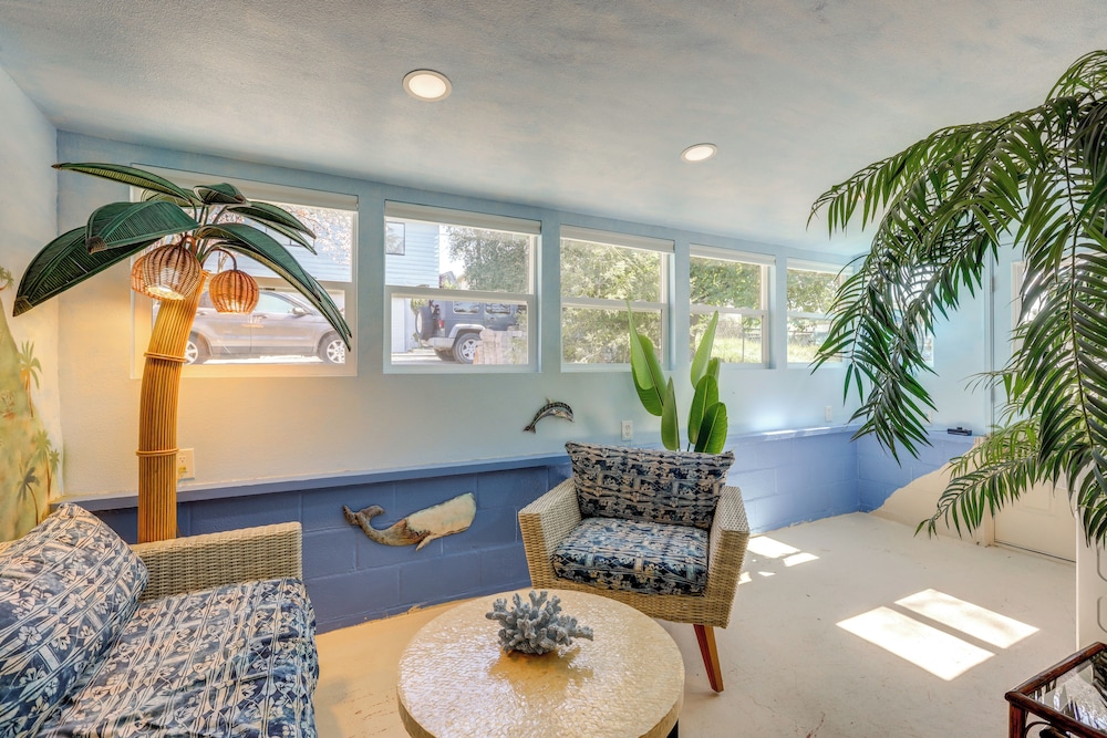 Walk to Downtown Atascadero: Cottage w/ Sunroom!