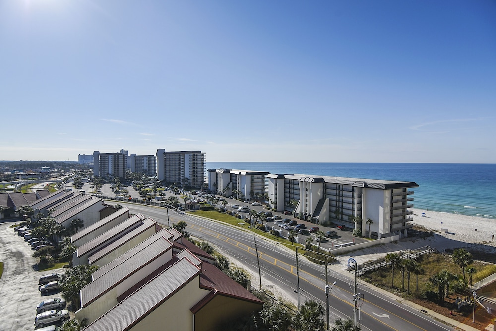 Grand Panama Beach Resort by Book That Condo