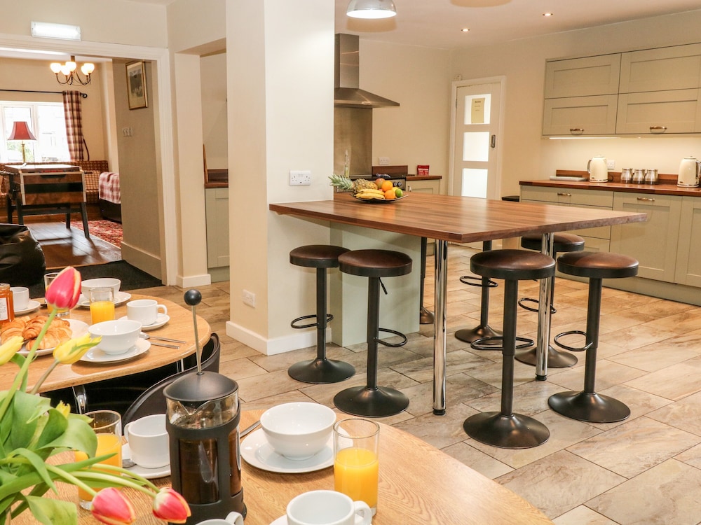 Hope Valley Vacations - Poacher's Arms - Property Image 10