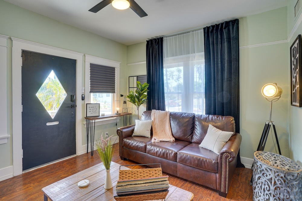 1 Mi to Dtwn! Bright Long Beach Apartment