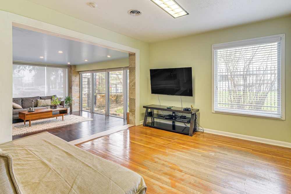 12 Mi to Dtwn Houston: Peaceful Home w/ Yard!