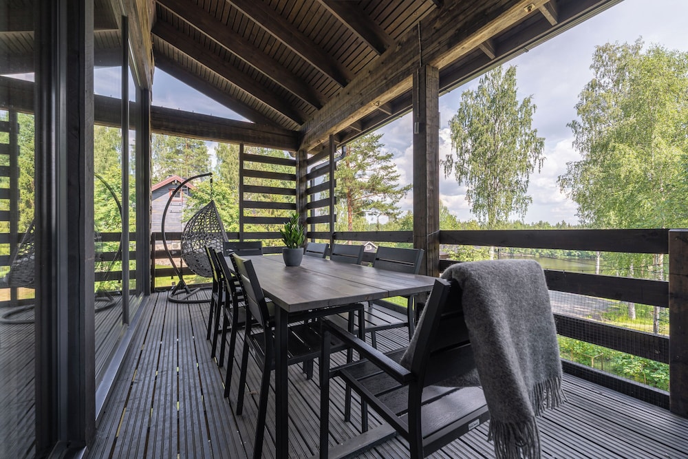 Scenic Lakeside Cabin in Tahko - Hot Tub