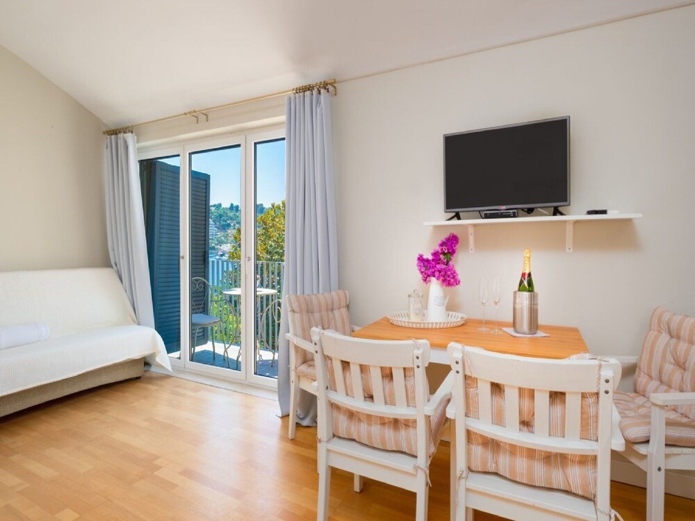 Villa Lola