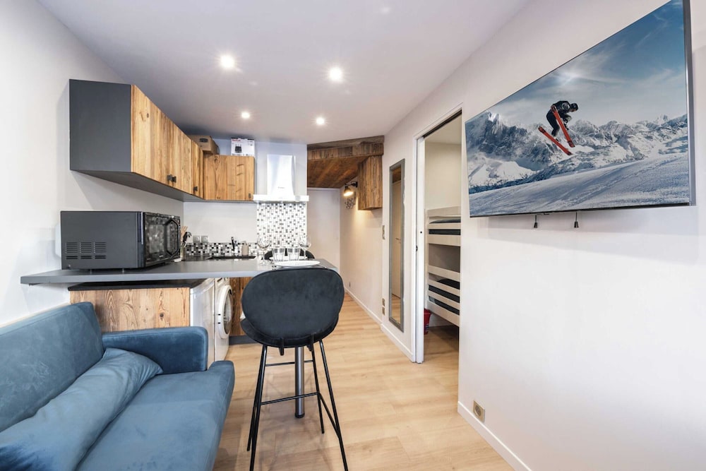 2 Bedroom Apartment With Parking and Balcony