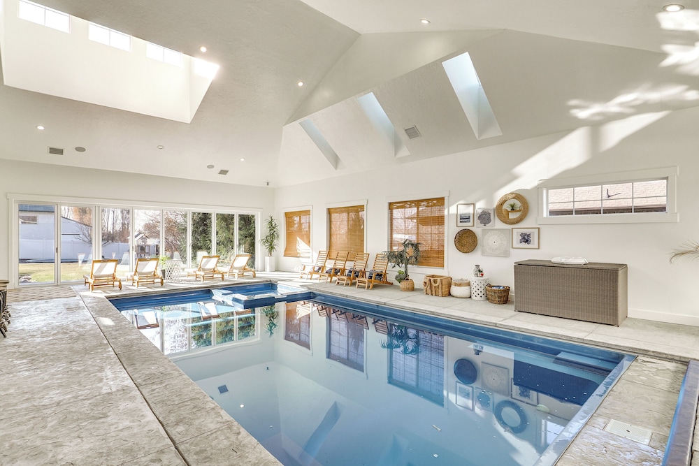 Private Pool & Hot Tub: Luxe Unit Near UTA Train!