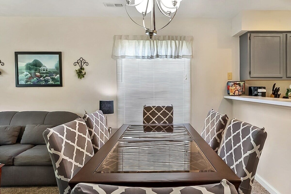 River Oaks 33f 2 Bedroom Condo