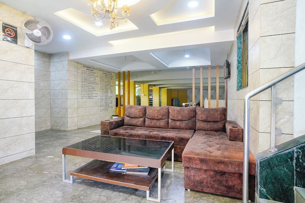 Fabhotel Sheen Residences