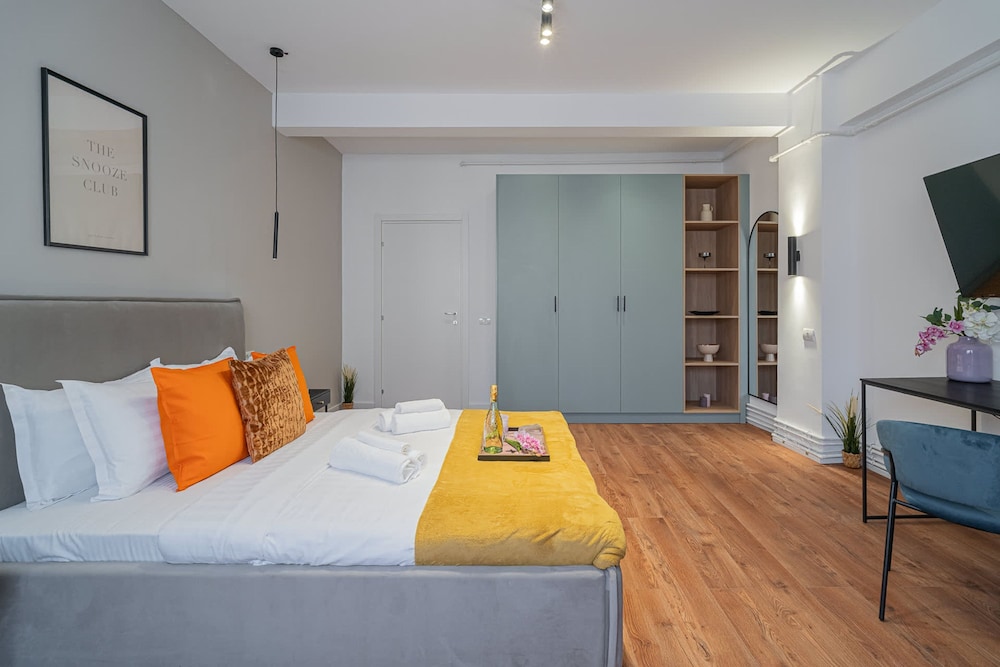 Modern Spacious 2BR Steps to Cismigiu Gardens