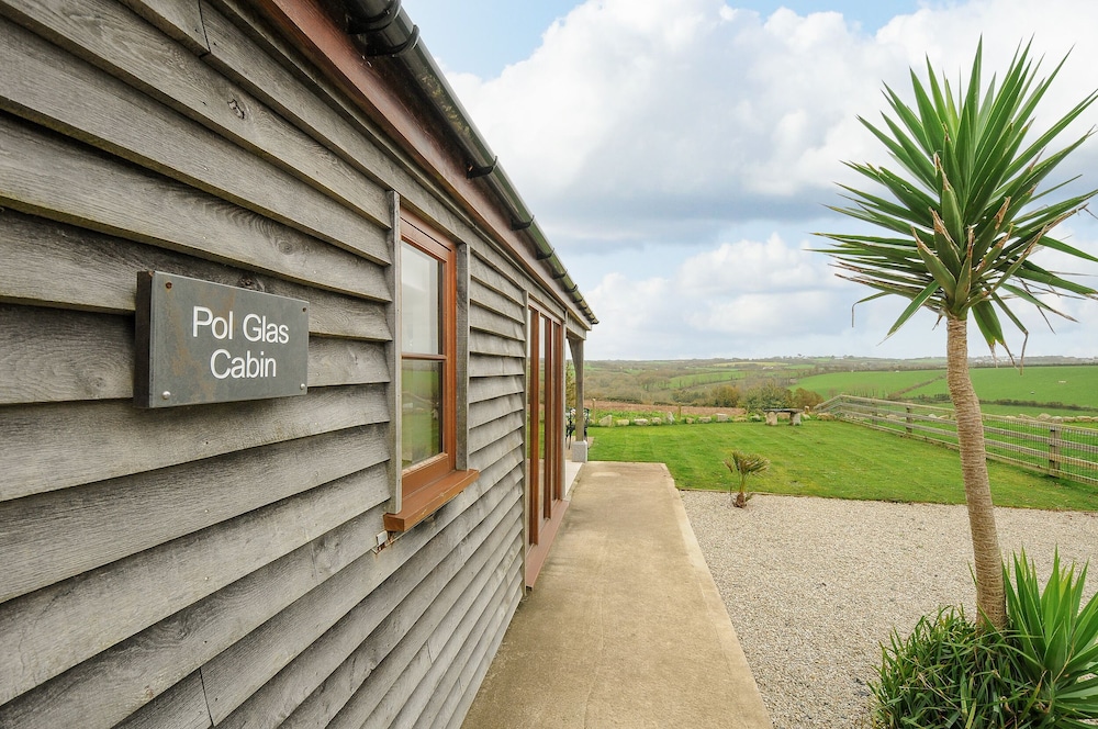 Pol Glas Cabin