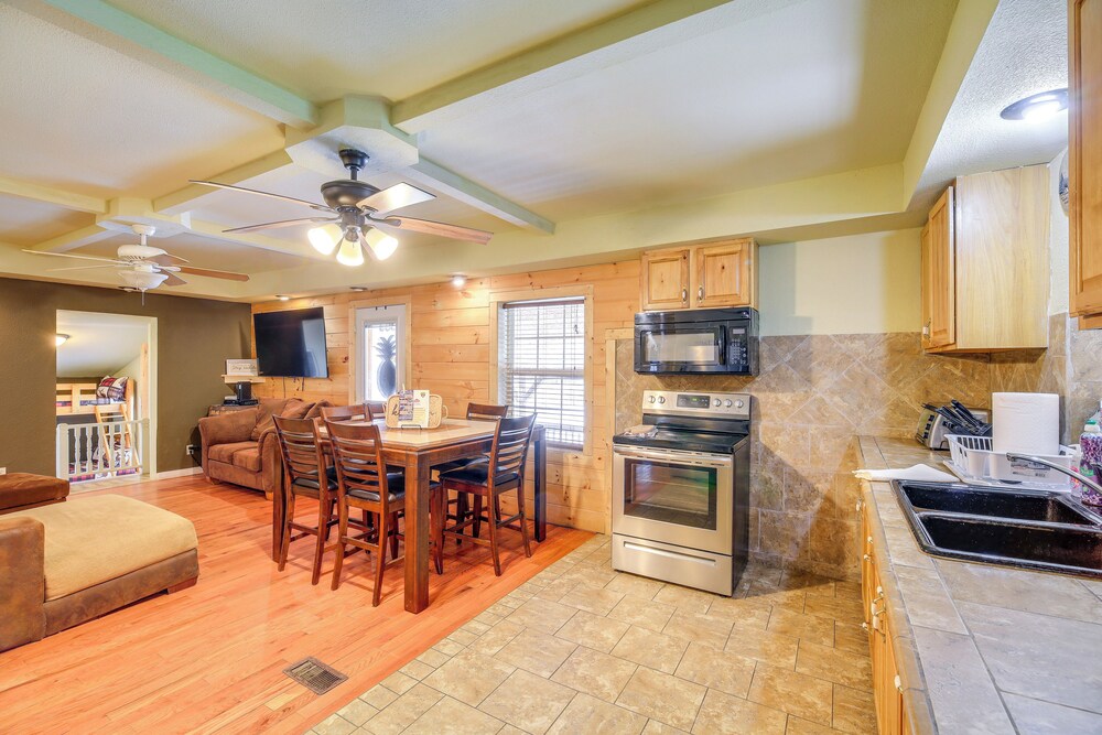 Cabin Close to ATV & Hiking Trails in Delbarton